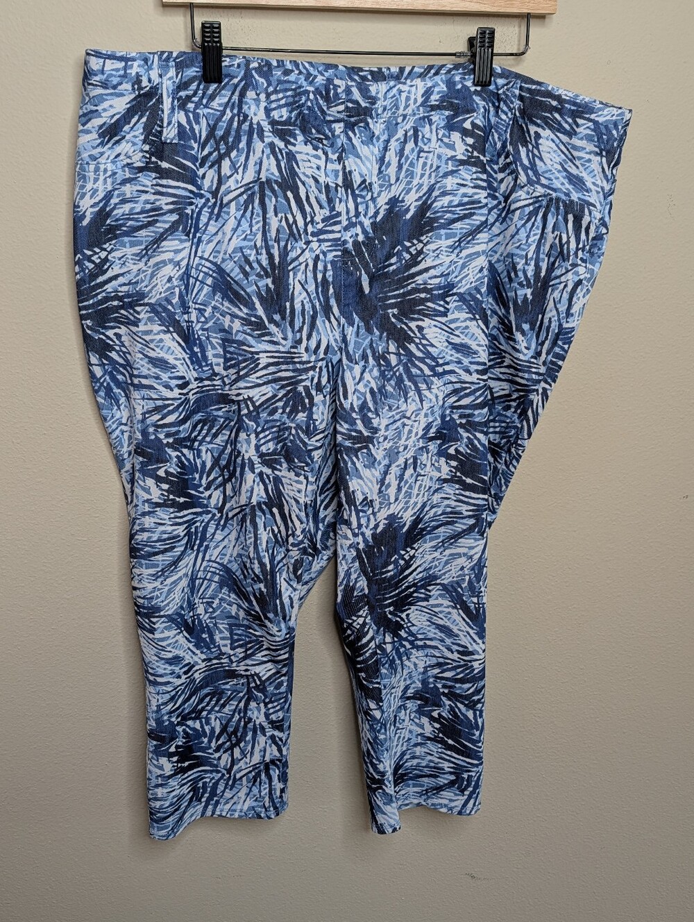 Faded‎ Glory Blue Palm Leaf Print Capri Pants 3X 22W-24W